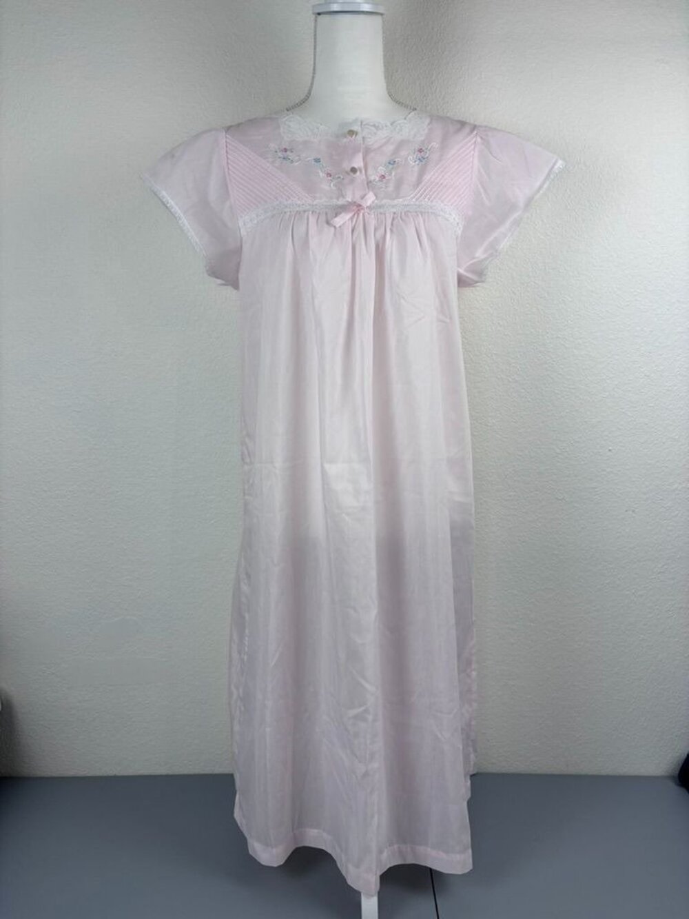 Vintage Barbizon small petite pink short sleeve nightgown loungewear long midi